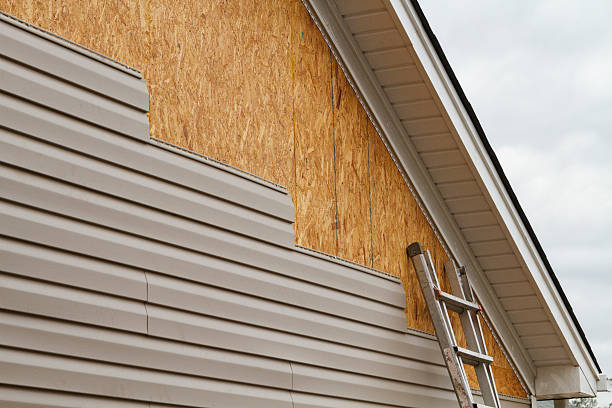 Professional Siding Contractor technician working in Dunbar, WV